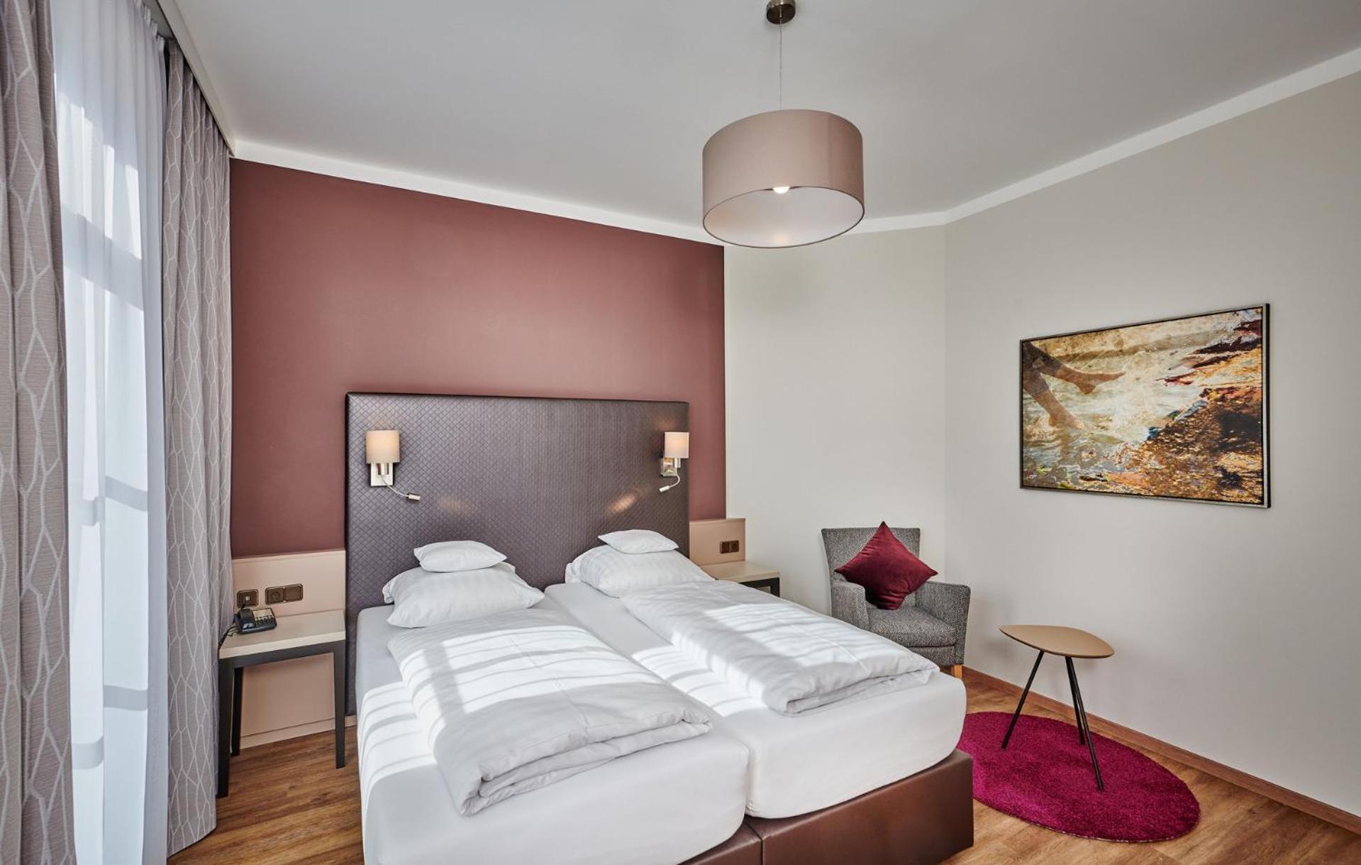 Hotel Am See Neutraubling Pokoj fotografie